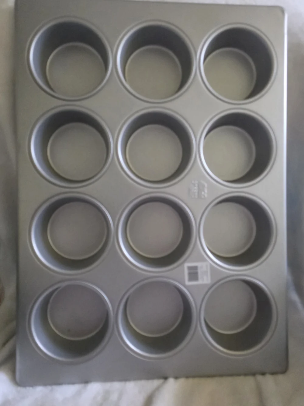 NWT Chicago Metallic 43375 Jumbo Muffin Pan Glazed 12-Cup Aluminized Steel